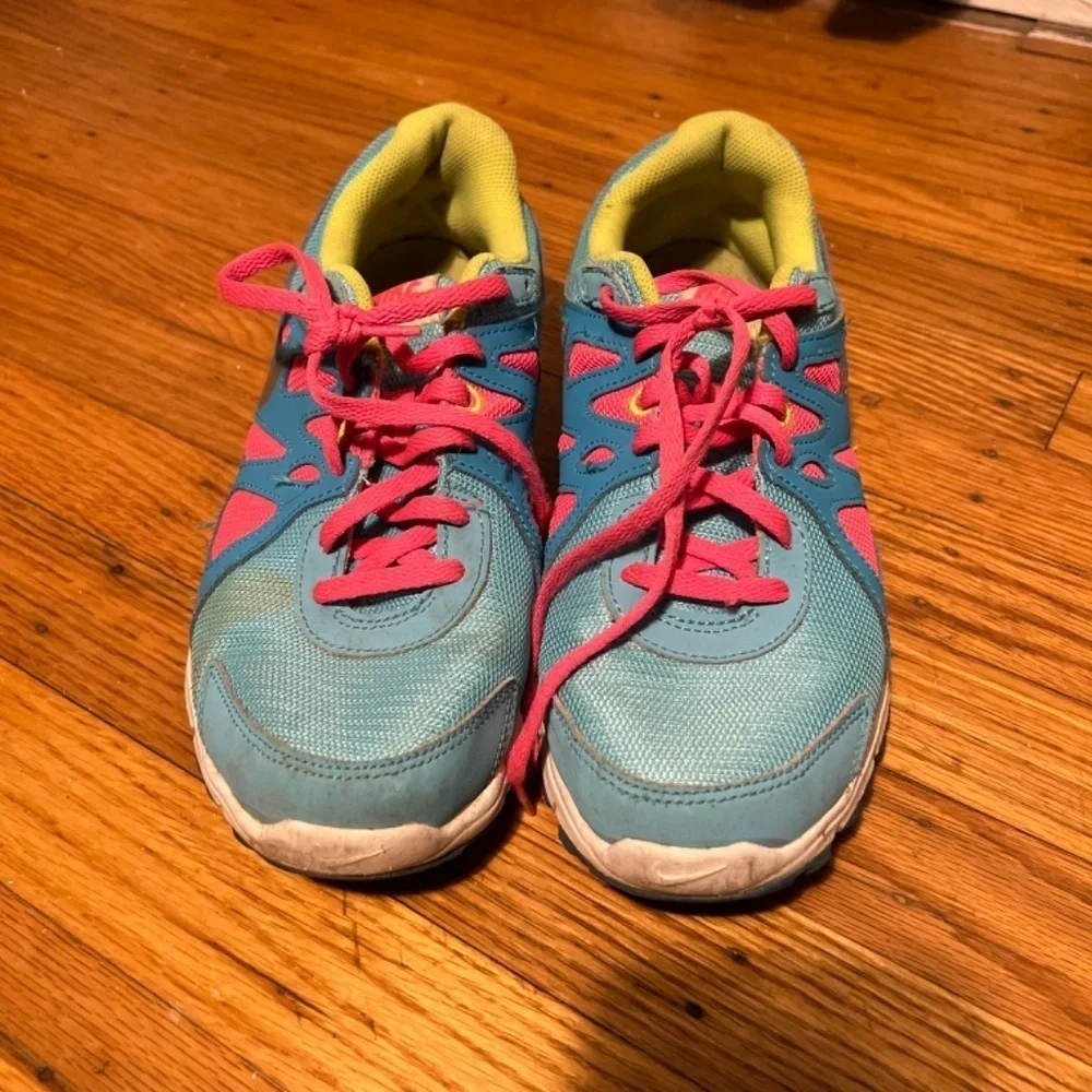 Nike youth sneakers size 7